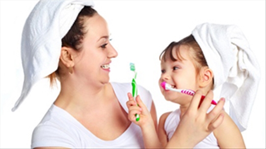 Mẹo hay giúp bé yêu thích đánh răng các mẹ nên biết