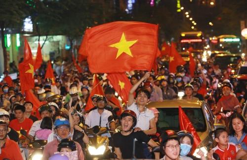Vì sao xem bóng đá giúp người hâm mộ Việt Nam khỏe mạnh và hạnh phúc bội phần
