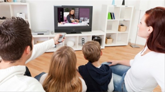 Giúp trẻ hình thành thói quen xem ti-vi lành mạnh bố mẹ nên biết