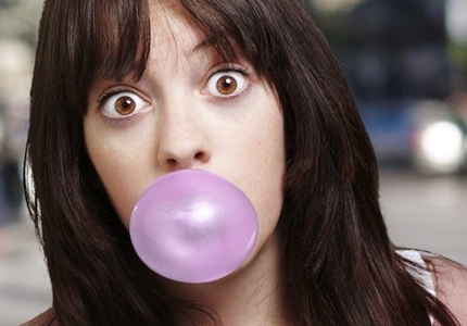 Những ảnh hưởng sức khỏe khi nhai kẹo cao su ít ai biết