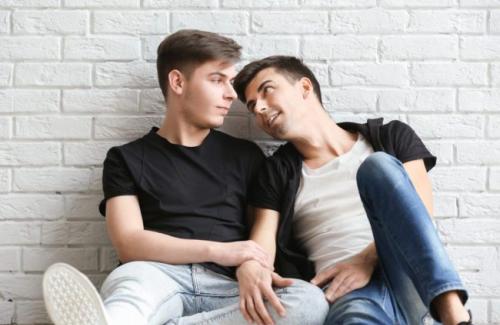 8 dấu hiệu siêu chuẩn để nhận diện 1 chàng gay bạn nên biết