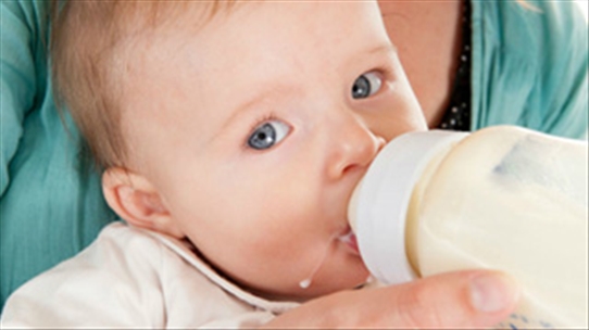 Tổng hợp 9 điều mẹ cần nhớ khi nuôi con bằng sữa công thức