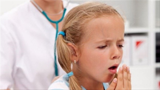 3 điểm phân biệt trẻ ho viêm phổi và ho vi-rút các mẹ nên biết