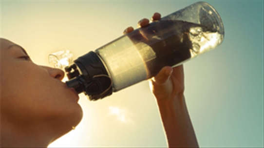 4 sai lầm phổ biến khi uống nước gây hại cho sức khỏe