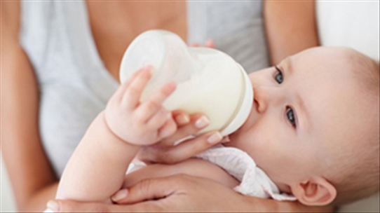 Mách chị em cách trữ sữa mẹ an toàn để không giảm chất lượng khi cho bé bú