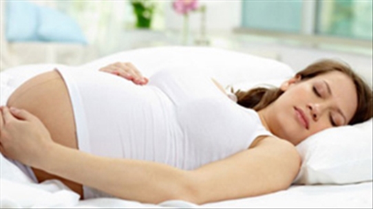 Mách nhỏ 10 cách giúp mẹ bầu ngủ ngon trong suốt thai kì