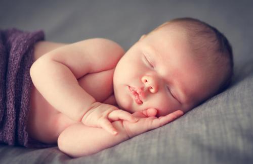 Chỉ một mẹo nhỏ giúp trẻ ngủ ngon suốt đêm, không giật mình quấy khóc