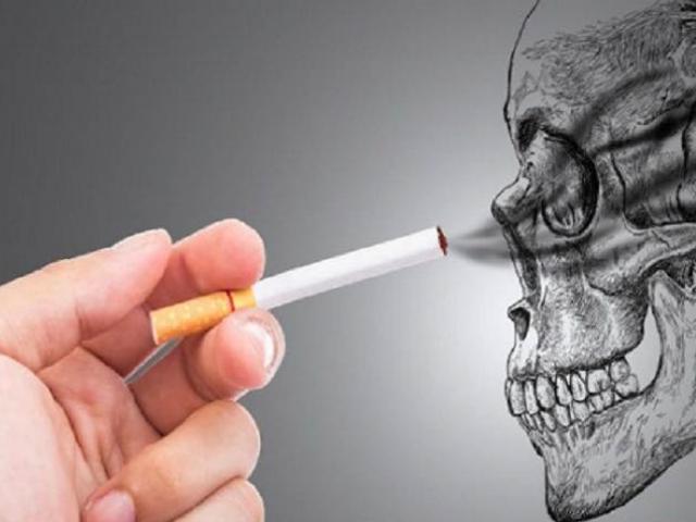 Kể tên những tác hại không ngờ của khói thuốc đến đôi mắt