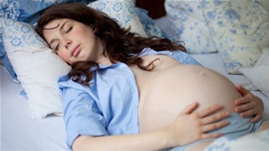Bà bầu nên ngủ thế nào thì có lợi cho mẹ và thai nhi