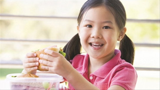 Trẻ em sẽ thông minh và vui vẻ hơn khi được ăn sáng đầy đủ