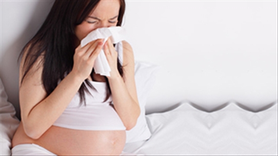 Phải làm sao khi mẹ bầu bị cảm cúm mà không thể dùng thuốc?
