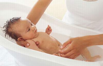 Tắm nước dừa cho trẻ có thực sự tốt cho trẻ nhỏ không?