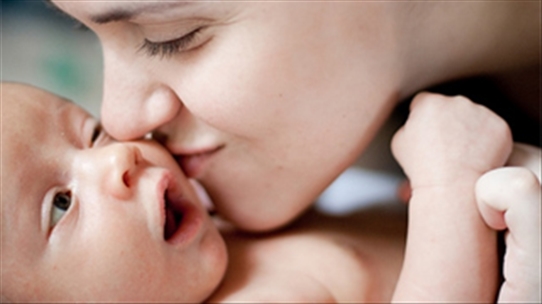 Mẹ hãy ghi nhớ 6 điều tuyệt đối không được làm với trẻ sơ sinh