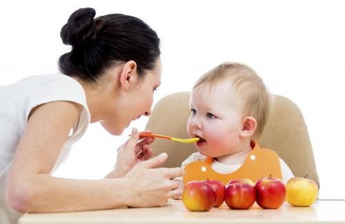 9 món ăn cần tránh tuyệt đối không cho trẻ sơ sinh ăn