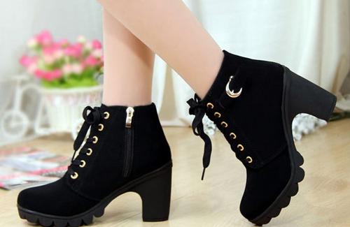 5 nguy cơ mắc bệnh khi bạn gái sử dụng boots thường xuyên