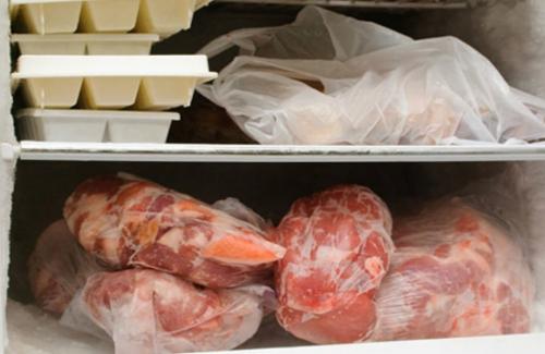 Để thực phẩm vào túi ni lông cho vào tủ lạnh là bạn đang giết hại cả nhà