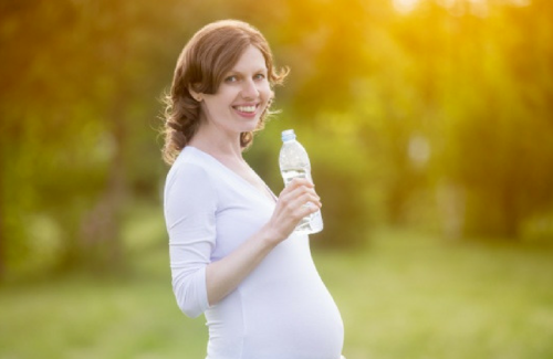 Kể tên 7 điều cần tránh khi mang thai trong mùa hè