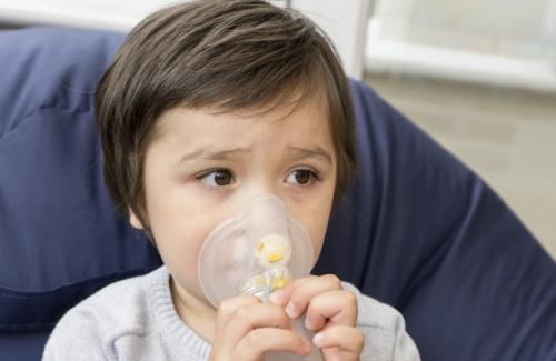 Trẻ dễ mắc hen suyễn vì nhiễm hóa chất trong đồ nhựa gia dụng