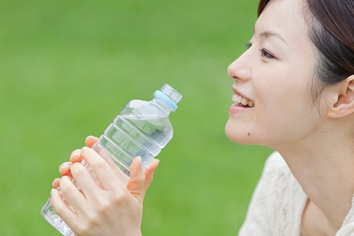 Uống nước đúng cách trong mùa nóng giúp cơ thể bạn luôn khỏe mạnh