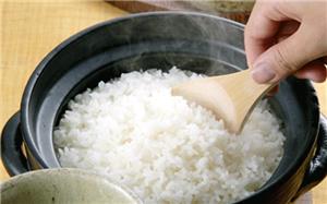 Mẹo nấu cơm vừa thơm dẻo, ngon miệng lại loại bỏ được hết hóa chất trong gạo