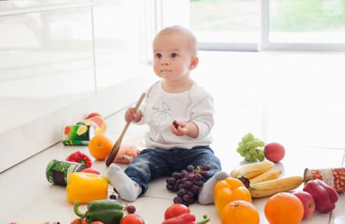 Những loại trái cây nên cho bé dùng để trẻ phát triển toàn diện