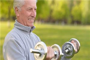 Để duy trì sức mạnh cơ bắp, người già cần bổ sung protein
