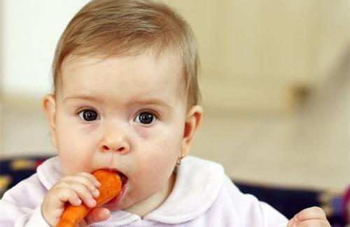 6 sai lầm mà bố mẹ nào cũng từng mắc phải khi cho trẻ ăn hoa quả