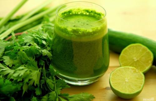 Uống sinh tố rau xanh vào buổi sáng sẽ mang đến điều kỳ diệu cho sức khỏe của bạn