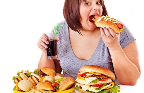 Tác hại của việc ăn quá nhanh đối với sức khỏe con người