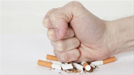 Dừng hút thuốc và giảm căng thẳng để chống lại chứng sa sút trí tuệ
