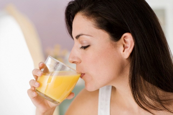 Sản phụ sau sinh có uống được các loại nước cam hay không?