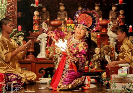 Khám phá nghi lễ hầu đồng, hát văn trong tín ngưỡng thờ Mẫu Việt Nam