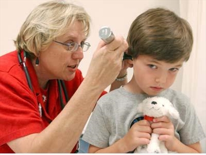Phòng bệnh viêm tai giữa ở trẻ nhỏ để không gây biến chứng