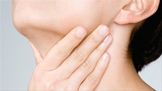 Chữa đau họng hiệu quả bằng các phương pháp tự nhiên
