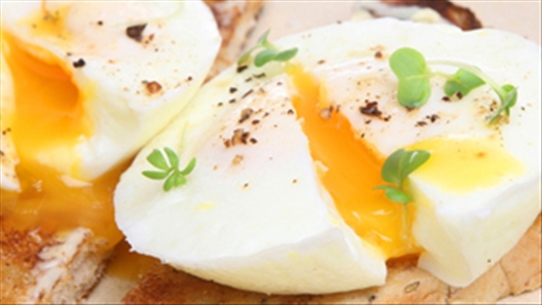 Trứng gà gây hại cho cơ thể khi ăn quá nhiều hoặc kết hợp sai thực phẩm