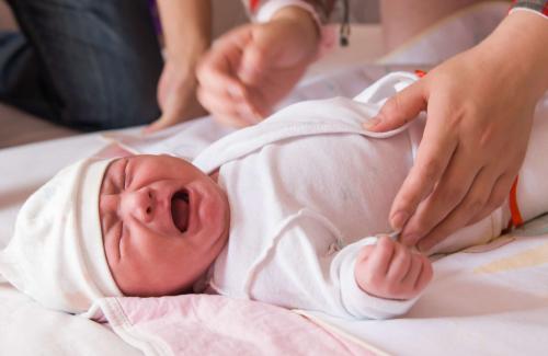 Tiếng khóc của trẻ sơ sinh "báo hiệu" nhiều vấn đề mà phụ huynh cần phải biết