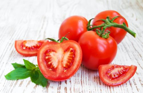 Bật mí 10 lợi ích tuyệt vời từ cà chua có thể bạn chưa biết