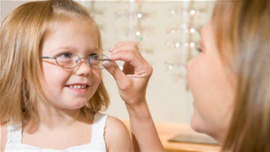 Trẻ bị mờ mắt có thể là dấu hiệu bệnh tăng nhãn áp