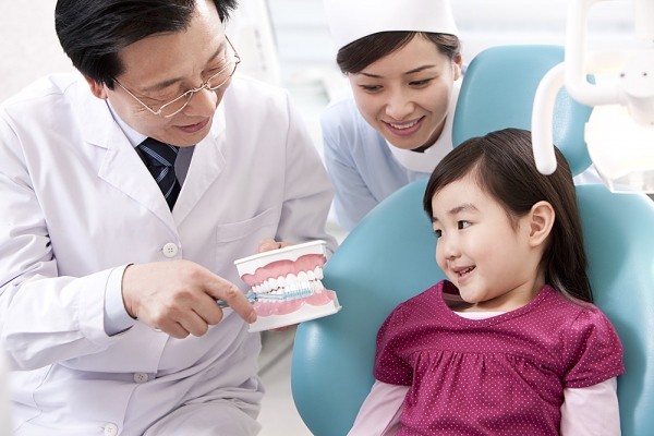 Những thói quen xấu ảnh hưởng đến sức khỏe răng miệng của trẻ