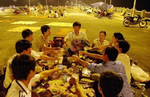 Thanh niên Việt Nam thể lực yếu nhưng rất giỏi rượu bia, thuốc lá