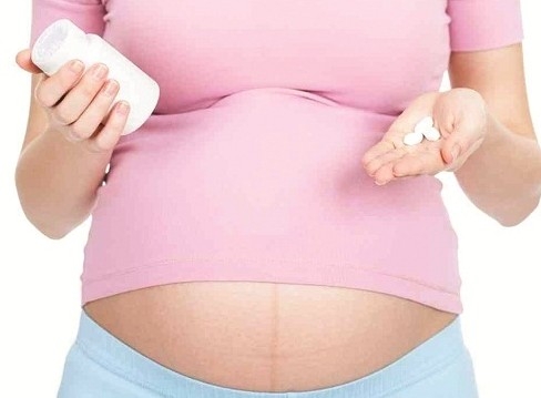Bổ sung sắt, axít folic cho thai phụ để con và mẹ luôn mạnh khỏe