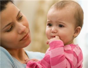 Hướng dẫn các mẹ cách chăm sóc trẻ  khi mọc răng hàm hiệu quả