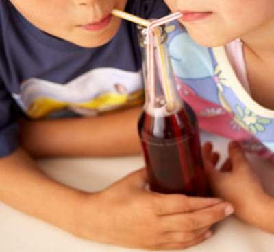 Cho trẻ uống nước có gas có thường xuyên ảnh hưởng tới sức khỏe