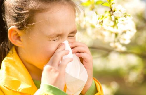 Mẹo xử lý khi trẻ bị viêm mũi dị ứng do trời lạnh nên biết