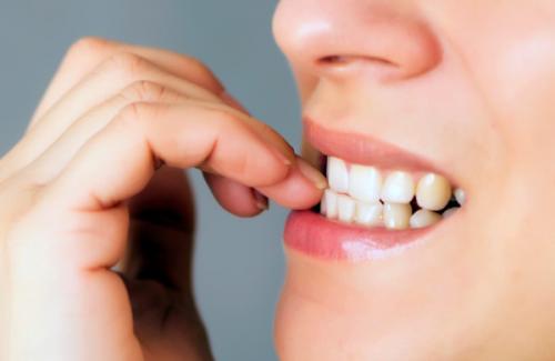 Những thói quen bất ngờ gây tổn thương răng nghiêm trọng