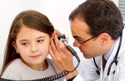 Biến chứng nguy hiểm nếu chậm điều trị viêm tai giữa cho trẻ