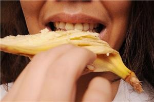 Cách làm cao răng sạch bong chỉ cần dùng đến vỏ chuối