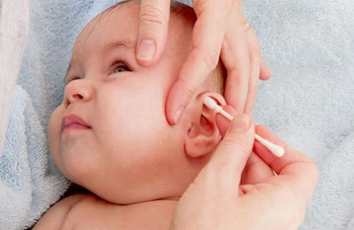 Cho trẻ bú sữa mẹ giảm nguy cơ viêm xoang, viêm tai ở trẻ