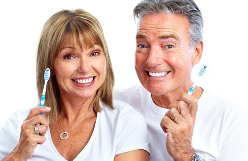 Hướng dẫn cách chăm sóc răng miệng ở người cao tuổi