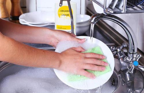 5 cách rửa bát thông thường nhưng lại gây nguy hiểm cho sức khỏe